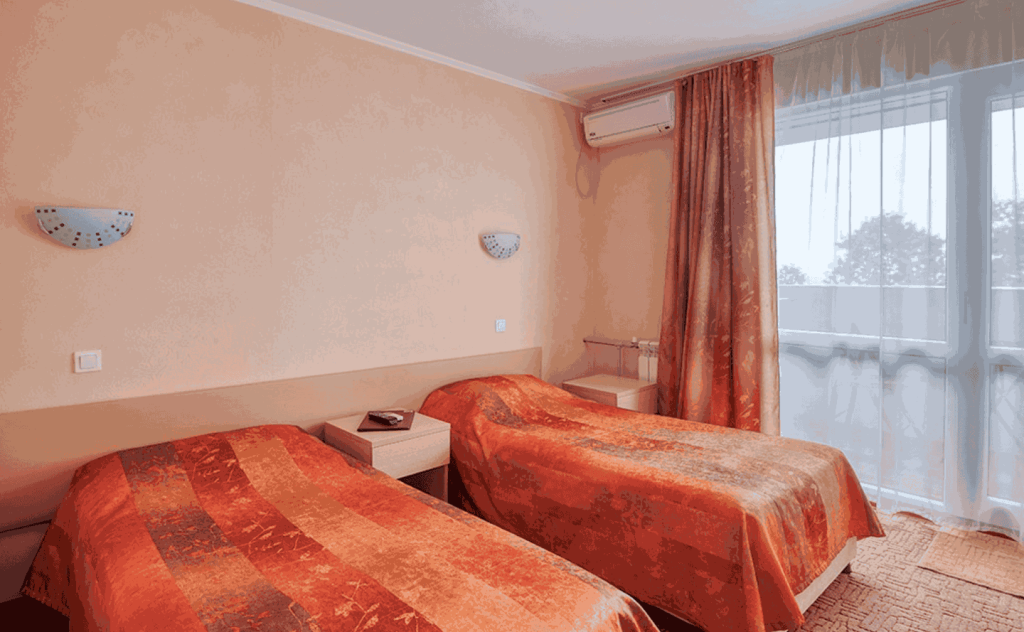 Гостевой дом ВатерЛоо в Большом Сочи две односпальные кровати рядом_9.png