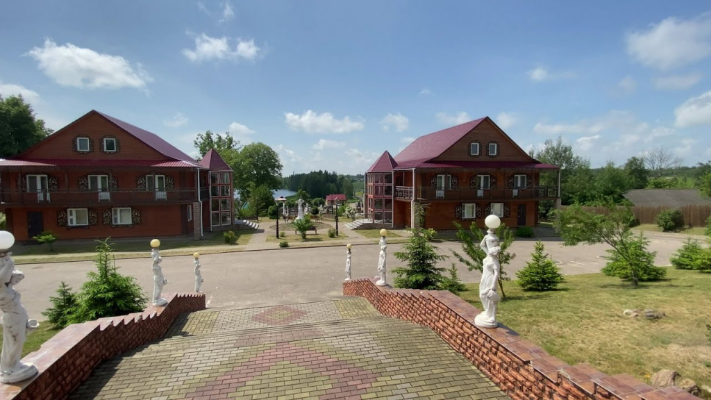 Николаевские пруды- две гостиницы.jpg Николаевские пруды- две гостиницы.jpg