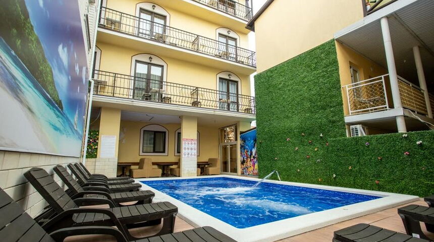 Отель Голден Кидс бассейн.jpg