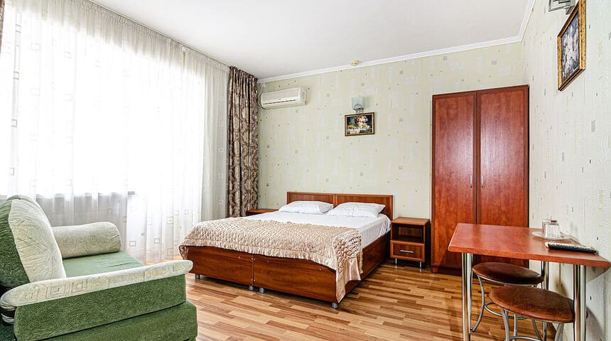 Бухта Радости, Анапа на поезде, двуспальная кровать.jpg