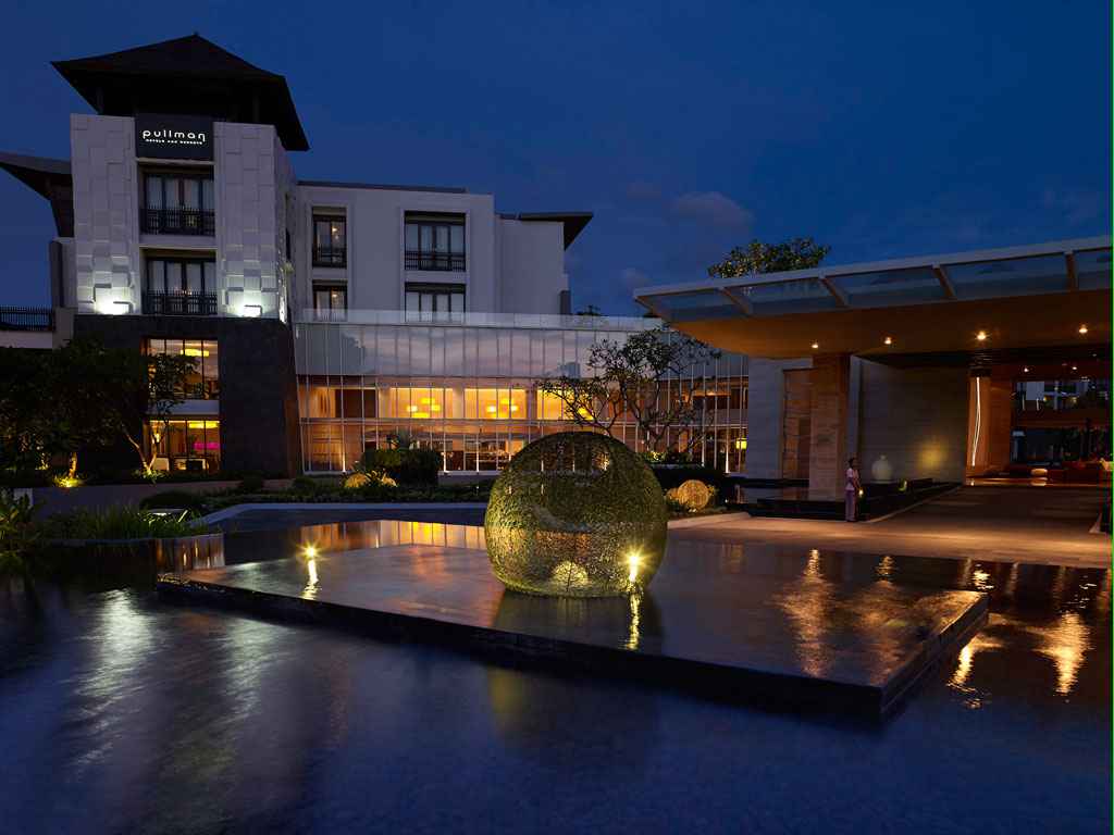 Pullman Bali Legian Nirwana 5 -вечерний вид.jpg