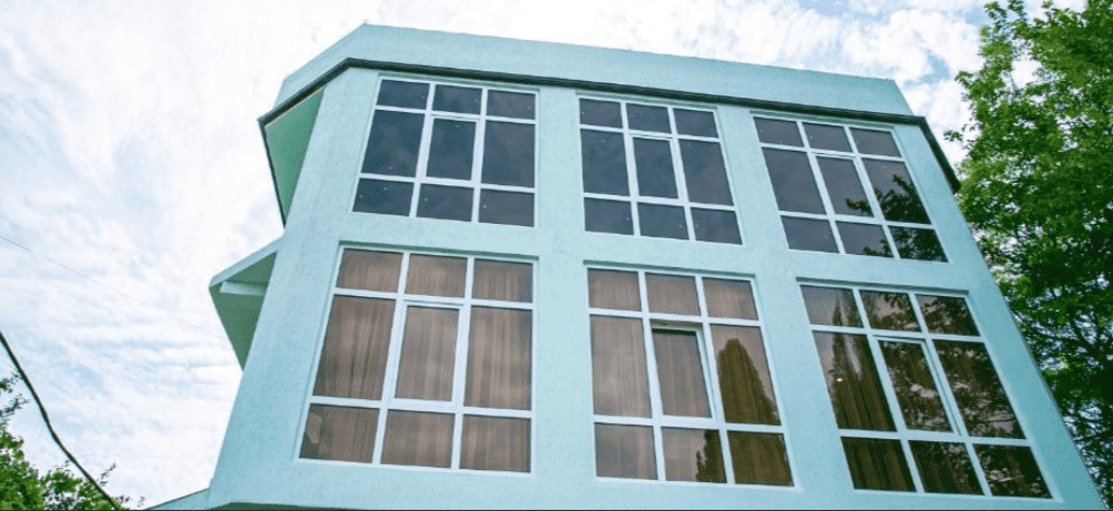 Отель СанЗазила, Абхазия, вид на главный корпус.png Отель СанЗазила, Абхазия, вид на главный корпус.png