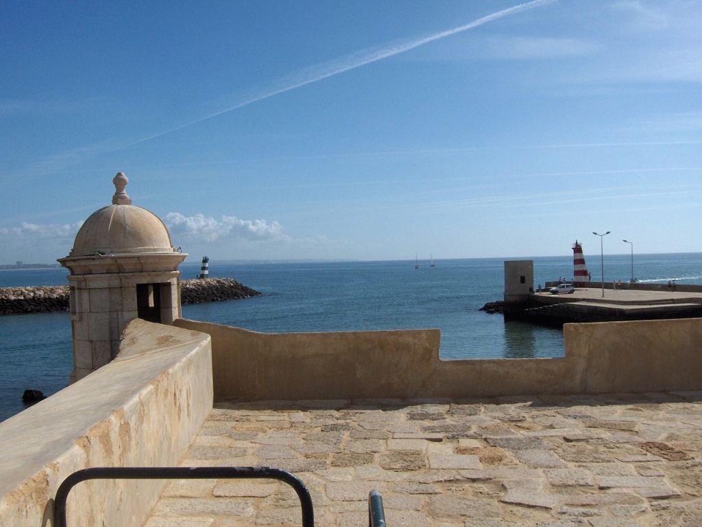 Forte_da_Ponta_da_Bandeira_Watchtower_(Lagos).jpg