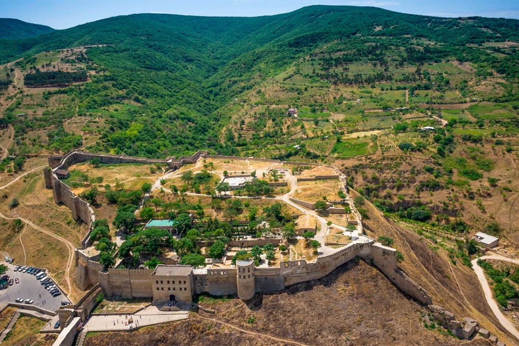 1. крепость нарын -кала.jpg