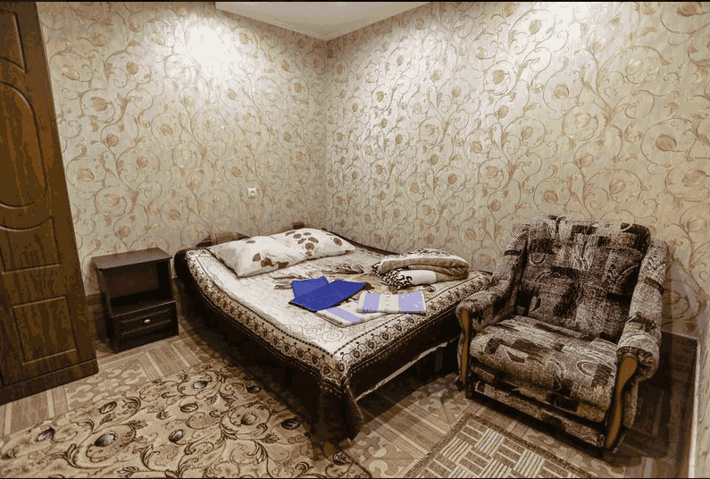 Гостевой дом Натали в Геленджике, номер с двуспальной кроватью и креслом.png Гостевой дом Натали в Геленджике, номер с двуспальной кроватью и креслом.png