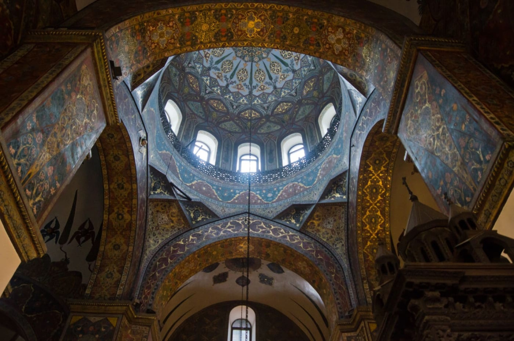 Эчмиадзинский Кафедральный Собор.jpg