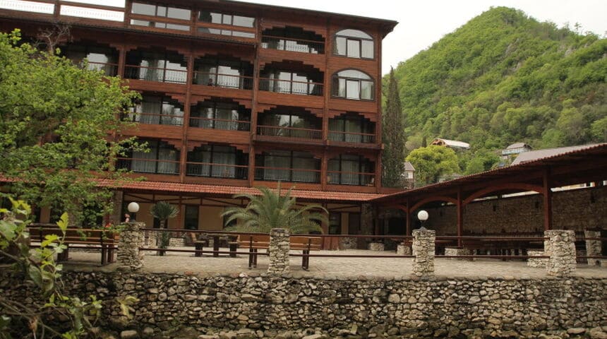 Отель Грифон, в Новом Афоне общий вид.jpg