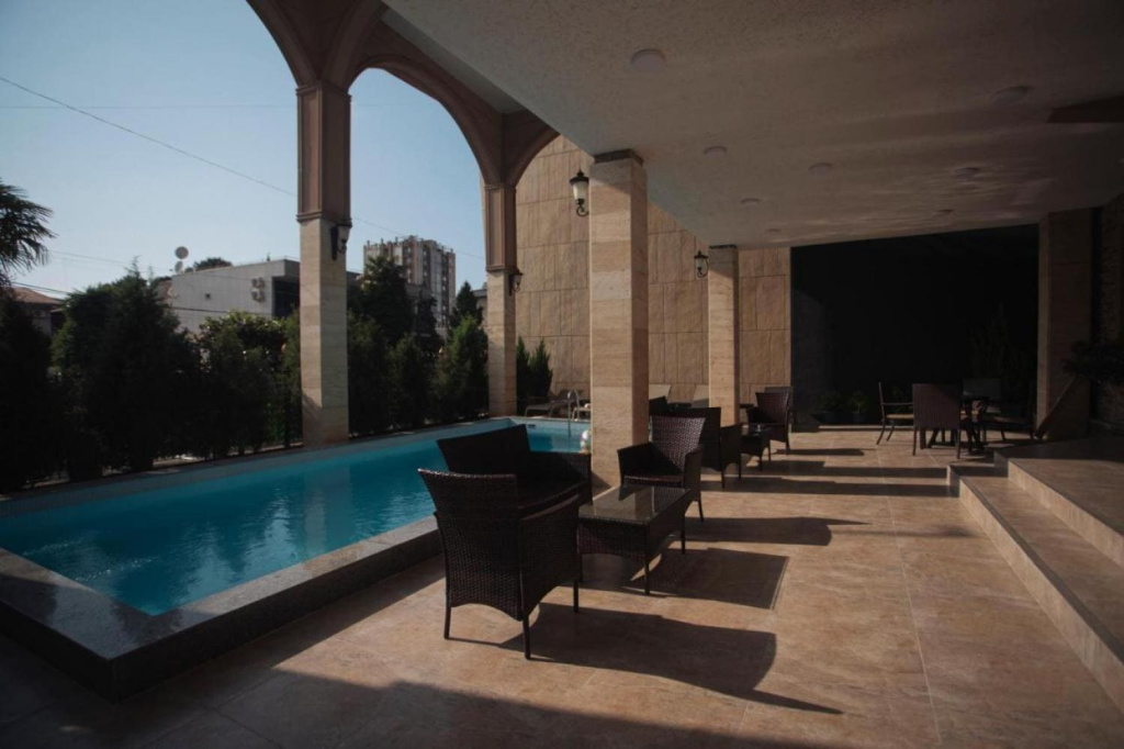 Отель Irise, Кобулети -холл около бассейна.jpg