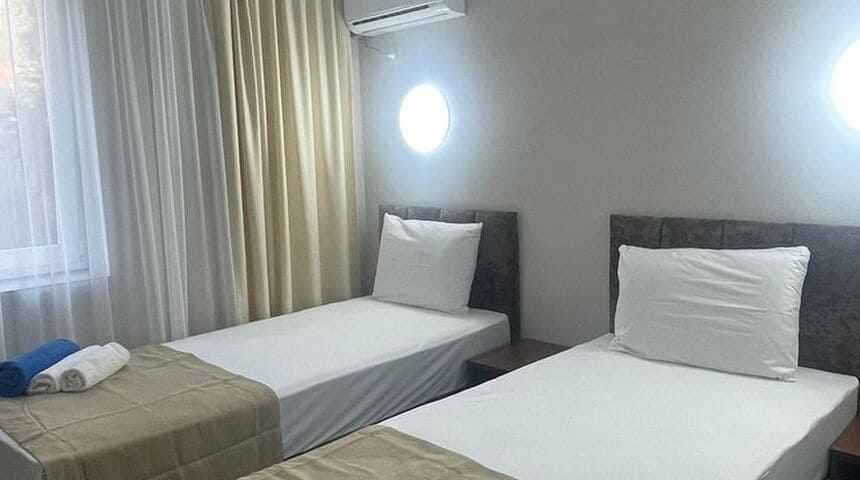 Отель Страна Души в Сухум, Абхазия- дву рездельные кровати.jpg