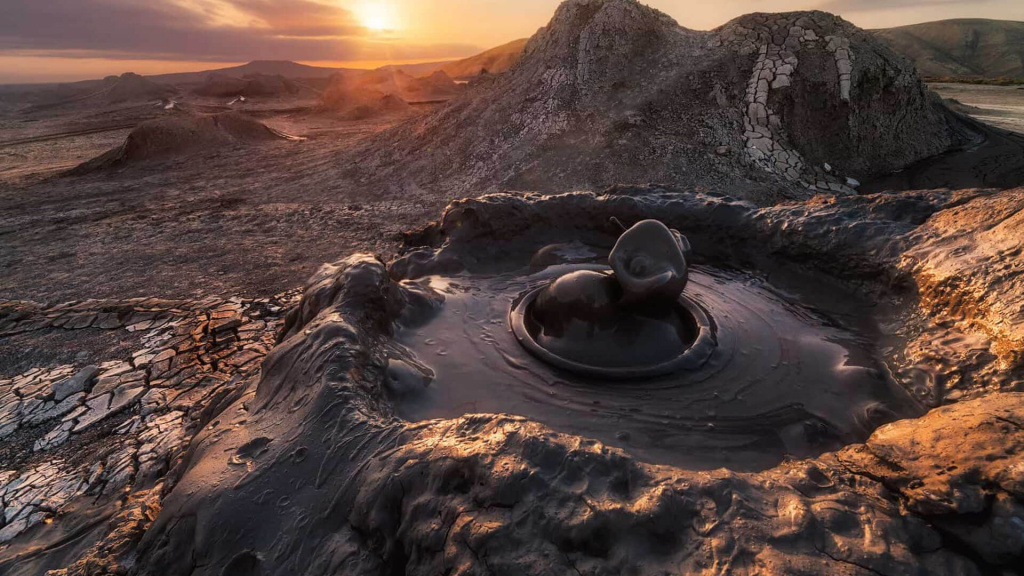 Гобустанские грязевые вулканы.jpg