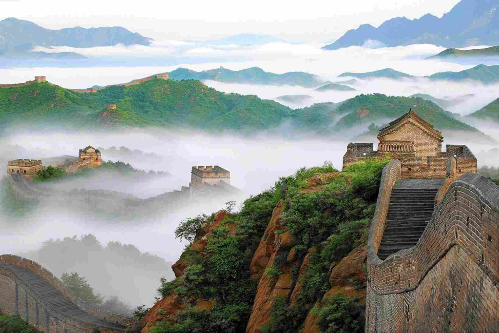 Великая китайская стена на фоне тумана_2.jpg