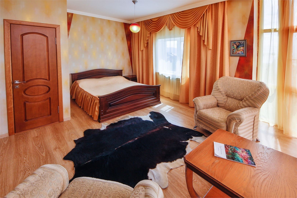 Гостевой дом на Ялтинской- семейная студия вид сбоку.jpg Гостевой дом на Ялтинской- семейная студия вид сбоку.jpg