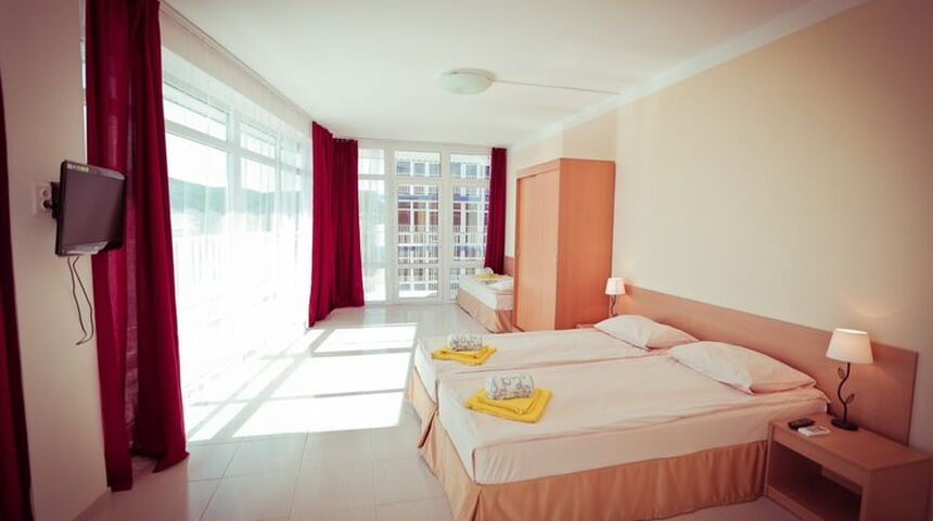 Отель Марсель - номер на 3-х человек.jpg