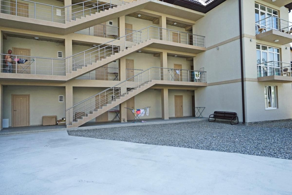 Гсотевой дом Валенсия в Лазаревском-этажи.jpg