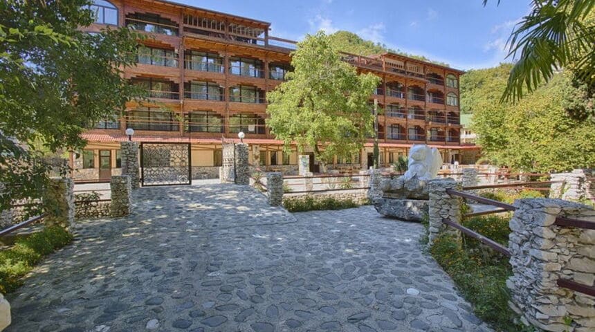 Отель Грифон, общий вид.jpg