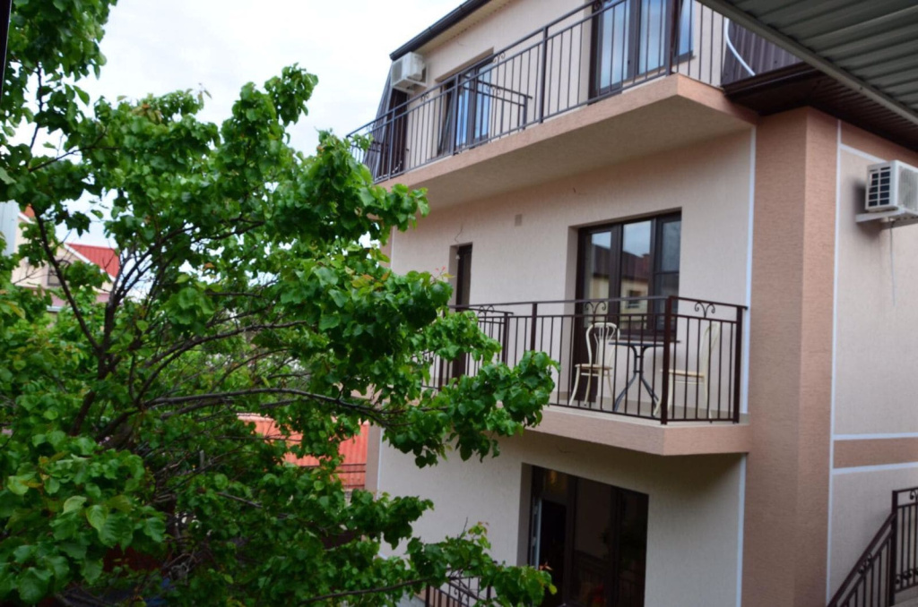 Гостевой дом Южное море в Кабардинке- вид на фасад.jpg