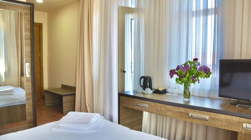 Boutique Hotel O. Galogre в Батуми , оборудование номера.jpg