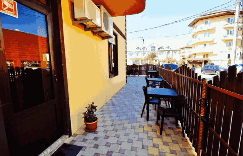 Гостевой дом Карс в Витязево -выход из номера.png