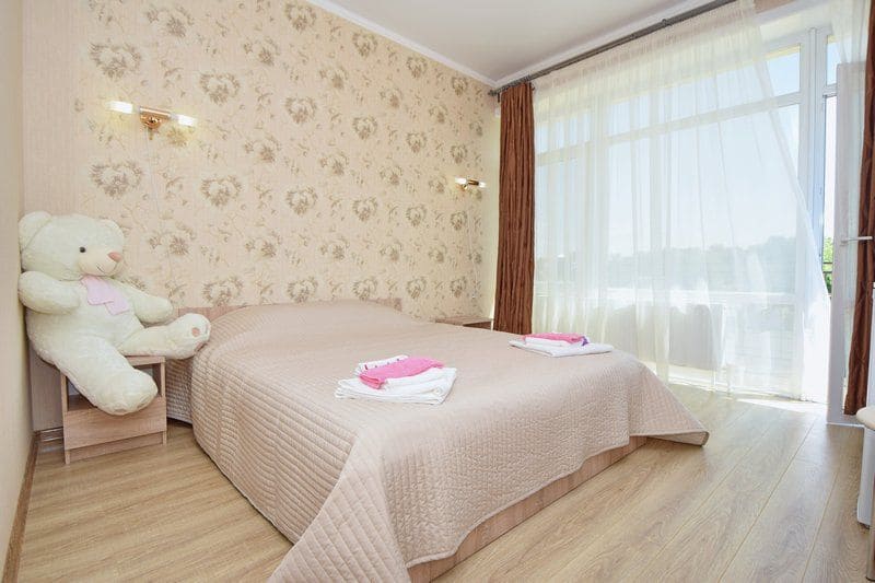 Гостевой дом Апельсин на Азовском море, номер с двуспальной кроватью.jpg