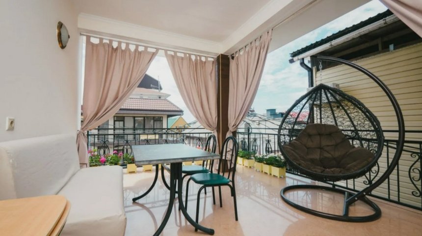 Гостевой дом морская жемчужина в Адлере- вид из гостевого дома.png