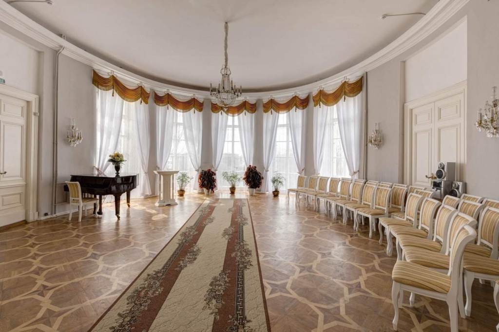 Богородицкий дворец внутри.jpg Богородицкий дворец внутри.jpg