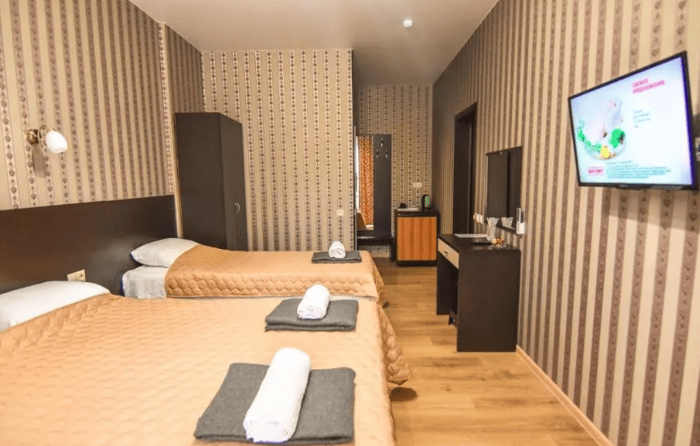 Гостевой дом Династия в Кабардинке 3х местный номер.png