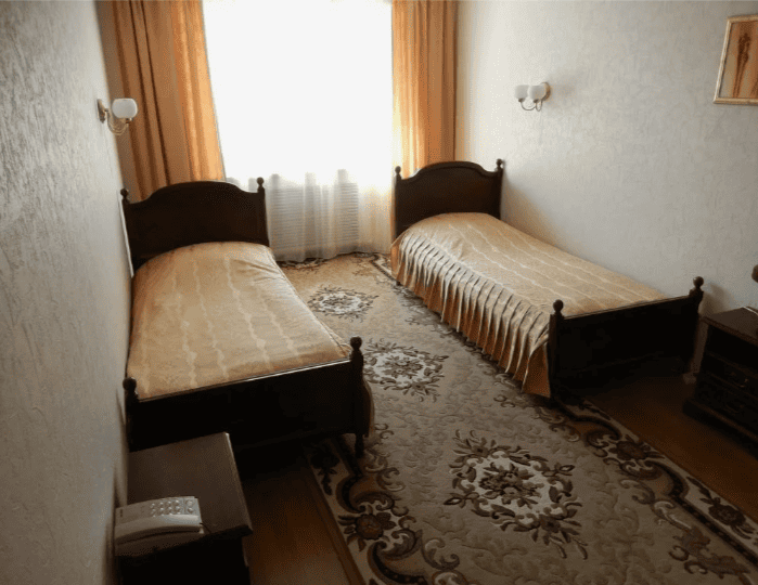 Номер с двумя раздельными кроватями в гостинице Которосль.png Номер с двумя раздельными кроватями в гостинице Которосль.png