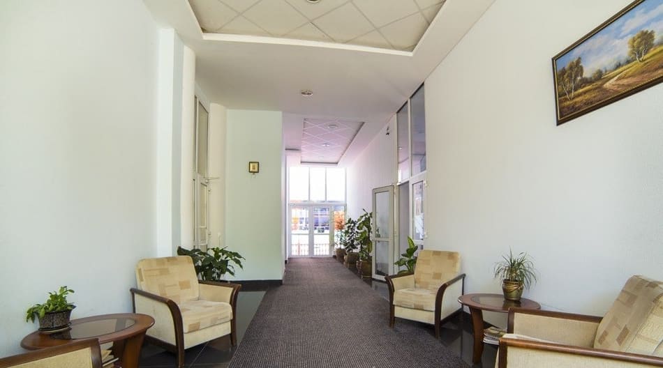 Отель Руслан в Гаграх, коридор.jpg