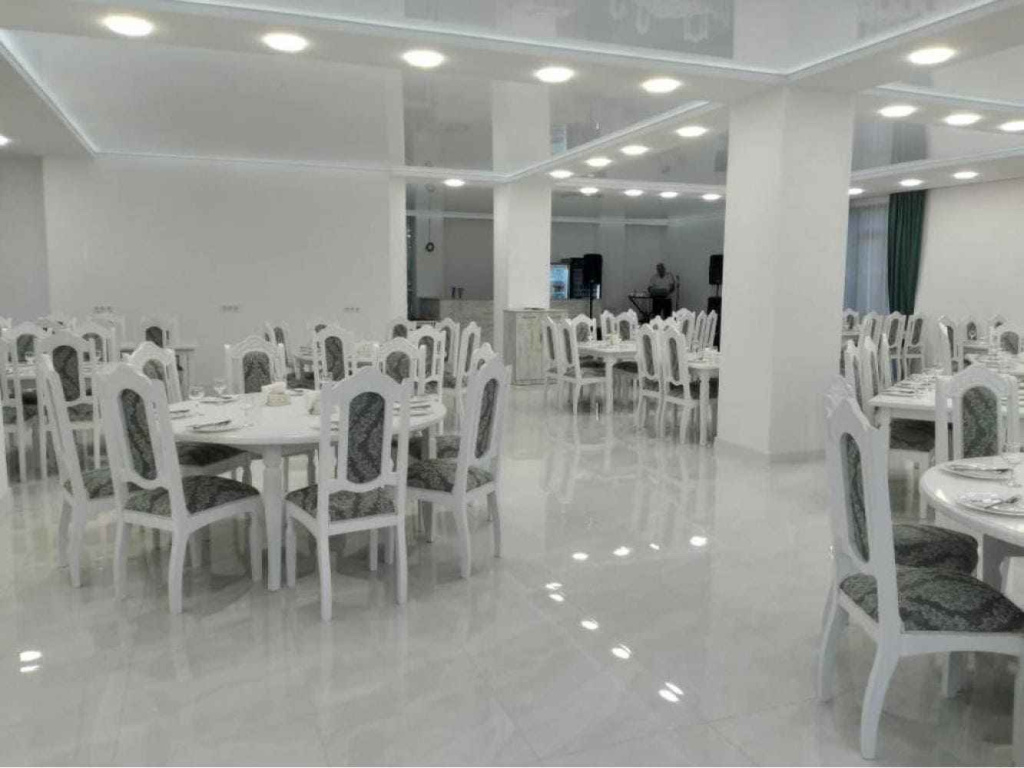 Royal Palace в Кобулети общий вид на столовую.jpg