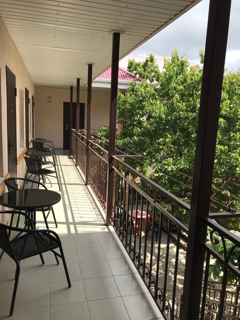 Гостевой дом Южное море в Кабардинке- вид на террасу.jpg