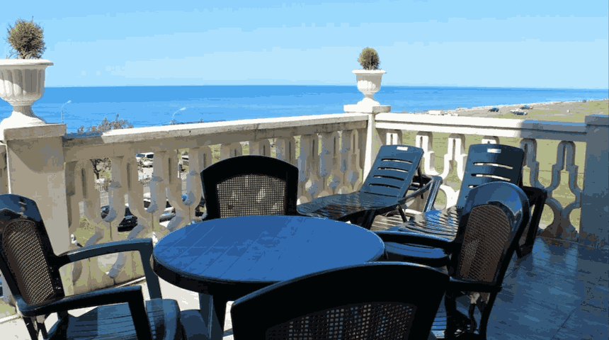 Отель National Грузия столик со стульями с видом на море.png Отель National Грузия столик со стульями с видом на море.png