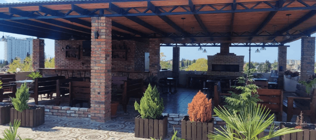 Барбекю возле отеля СанЗазила в Абхазии.png Барбекю возле отеля СанЗазила в Абхазии.png