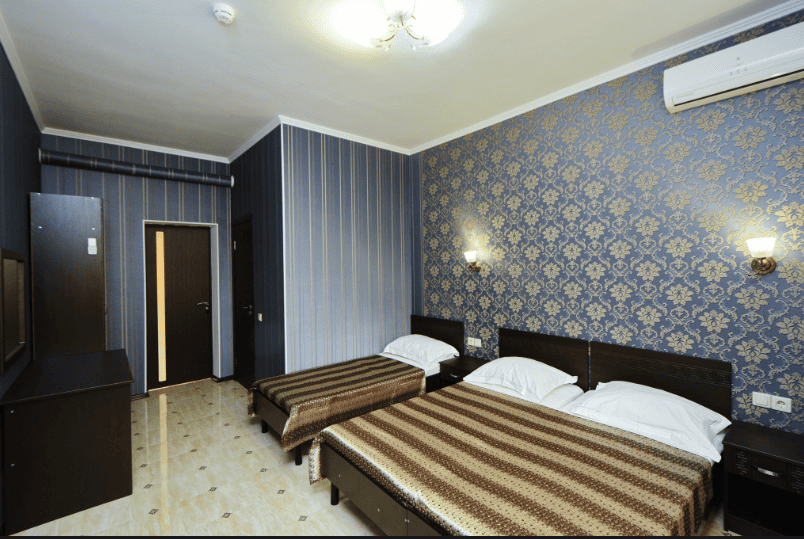 Гостевой дом Achilles Palace 3-х местный номер.png