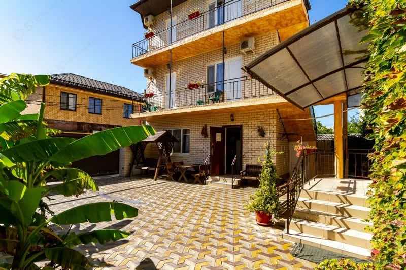 Гостевой дом у моря, Джемете- вид на дом.jpg