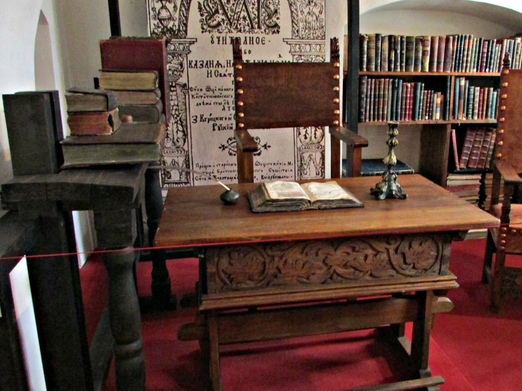 Музей книгопечатанья -стол.jpeg