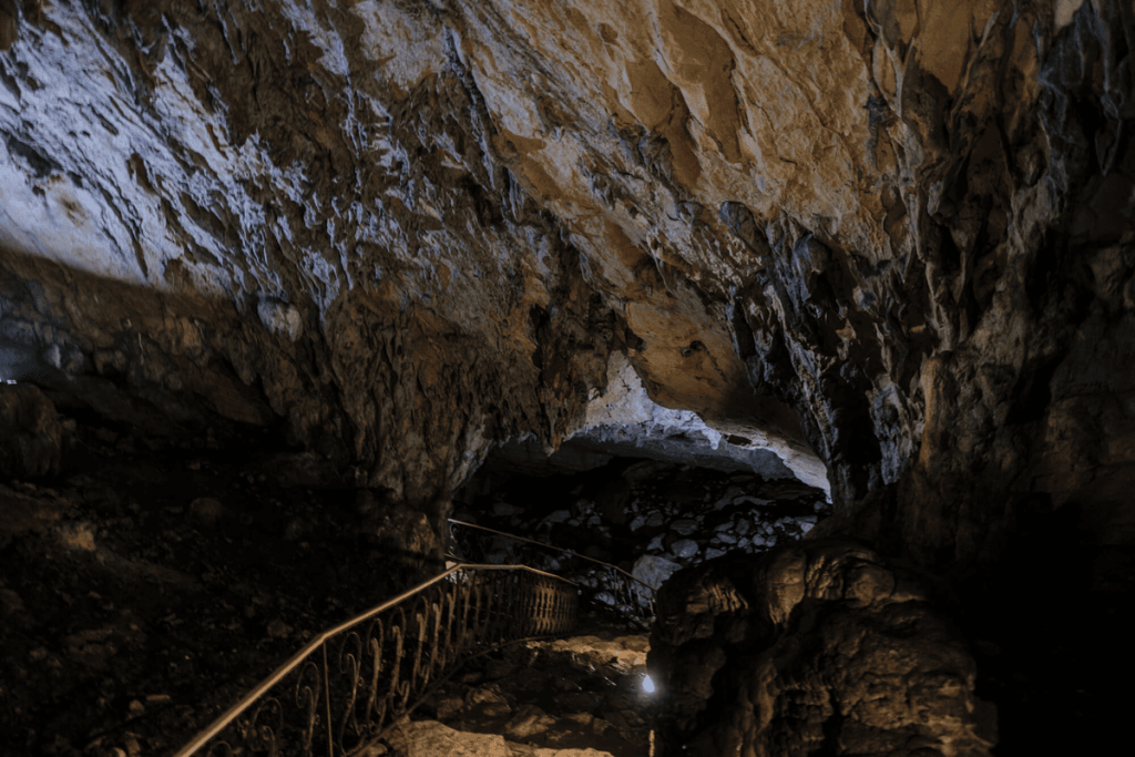 Абхазия, Воронцовские пещеры.png