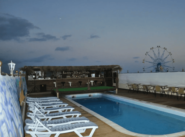 Гостевой дом Троя в Лазаревском бассейн на крыше.png