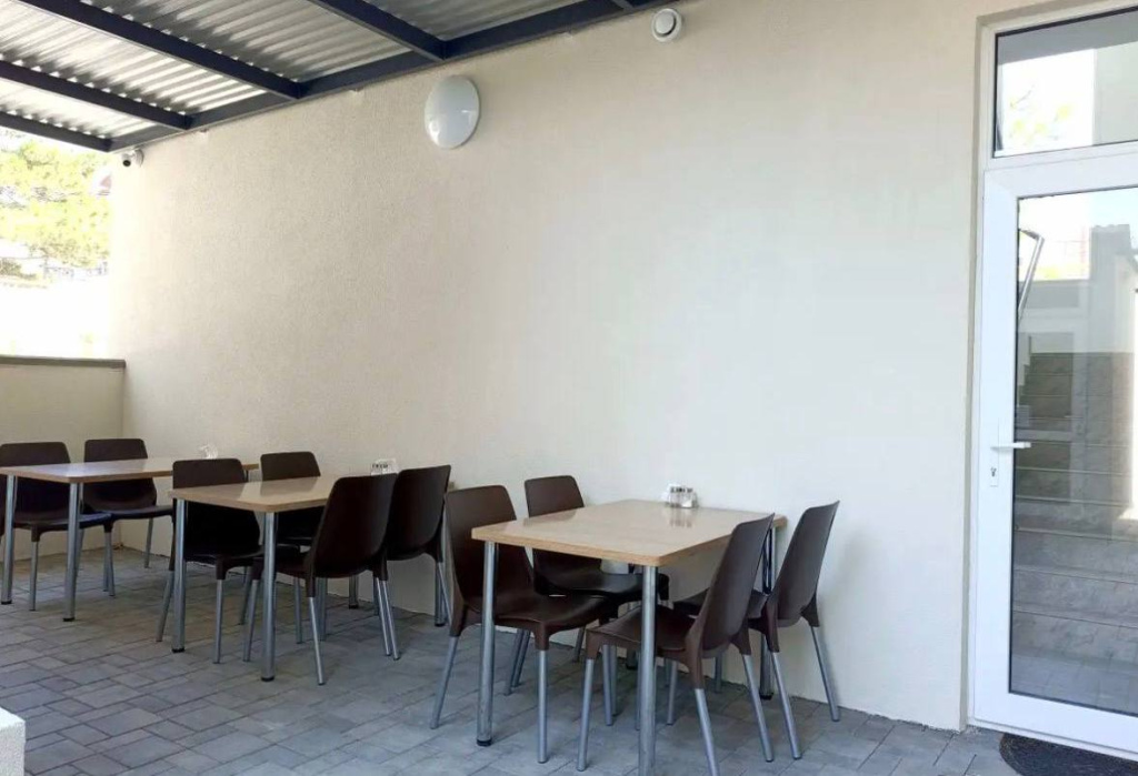 Гостевой дом Амина - столовая на улице.jpg