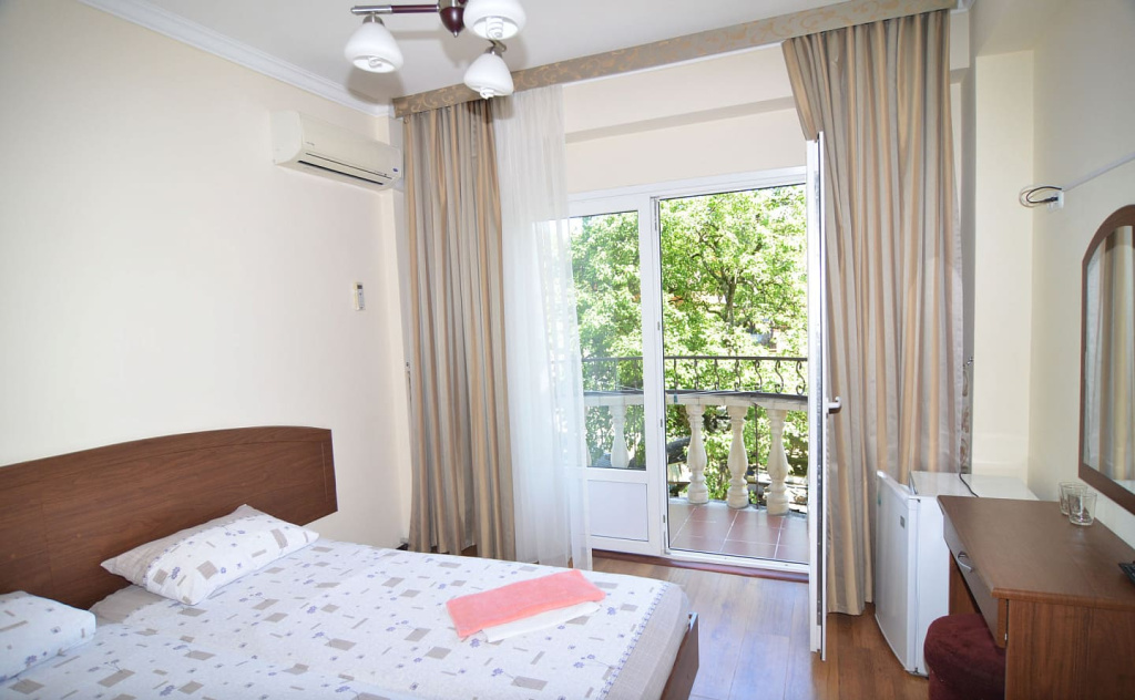 ГД Троя Лазаревское балкон.jpg