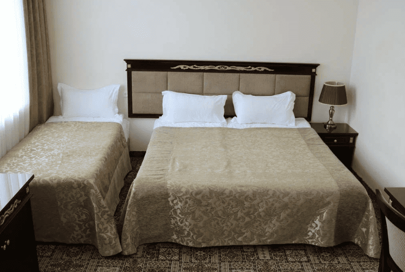 Санаторий Олимпия в Джемруквходная номер с трехспальной кроватью.png