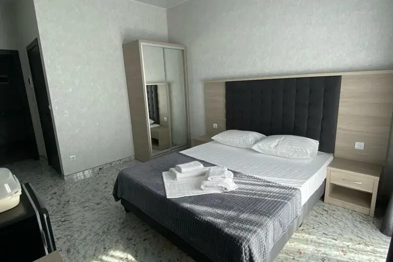 Гостевой дом Альфа, Кабардинка, двуспальная кровать.jpeg