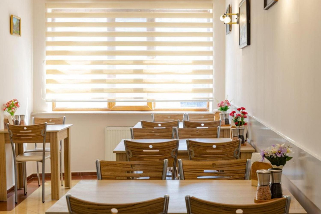 Отель Дайси в Батуми- столовая.jpg