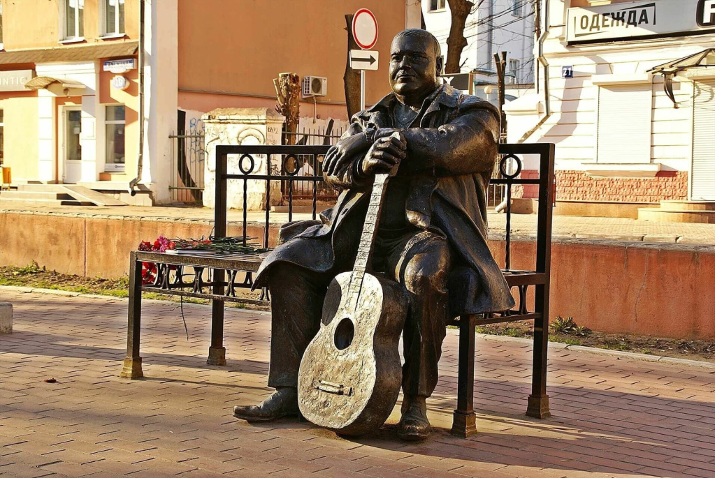 Тверь- Памятник Михаилу Кругу.jpg