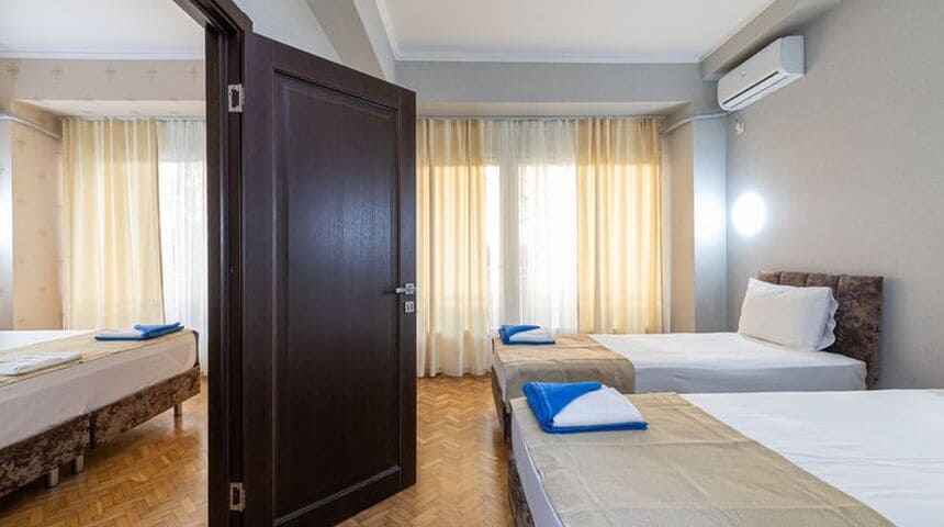 Отель Страна Души в Сухум, Абхазия- двухкомнатный номер.jpg