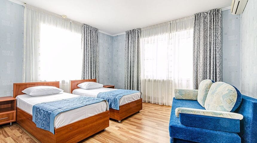 Бухта Радости, Анапа на поезде, номер на две кровати.jpg