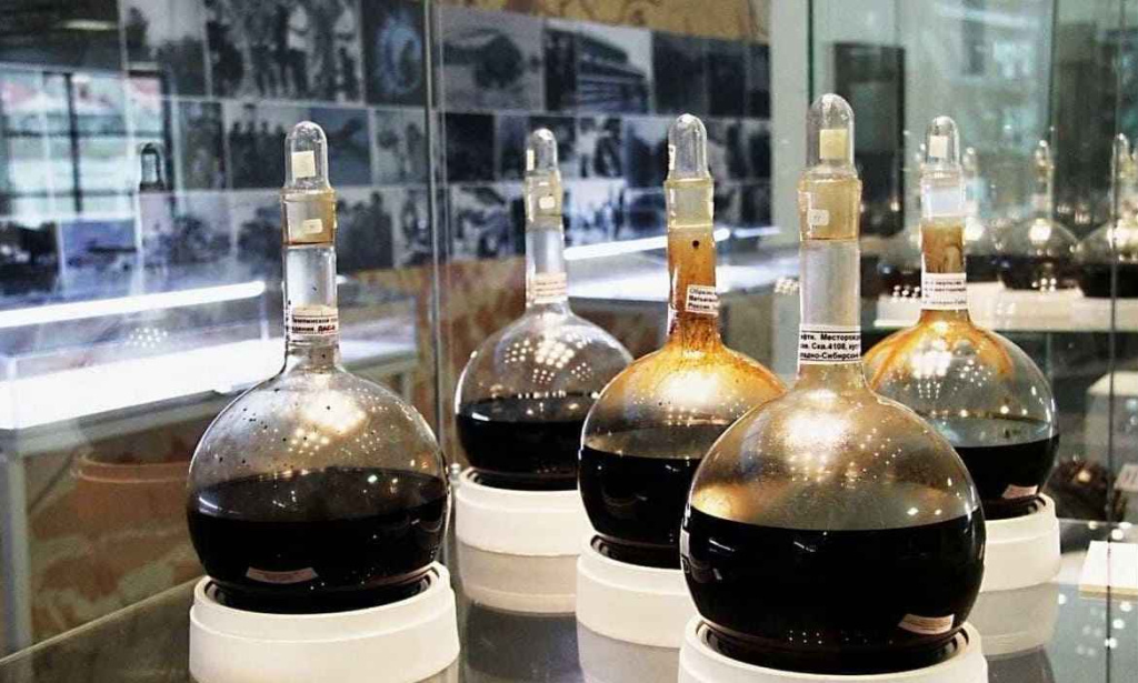 Экспозиция нефти.jpg