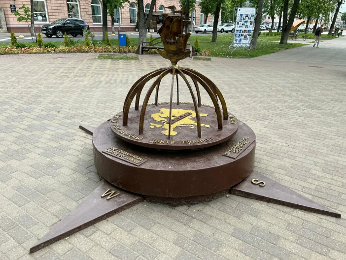 Площадь Франциска Скорины и Географический центр Европы, Полоцк.png