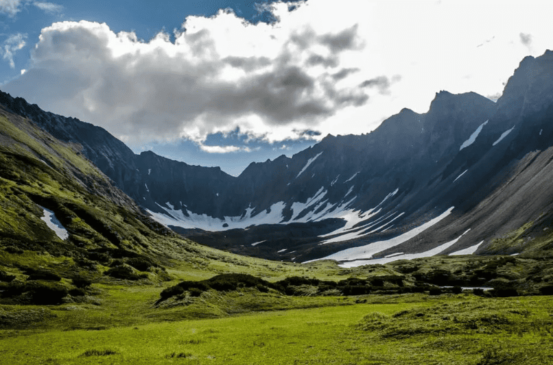 Древний горный массив Вачкажцы, Камчатка.png