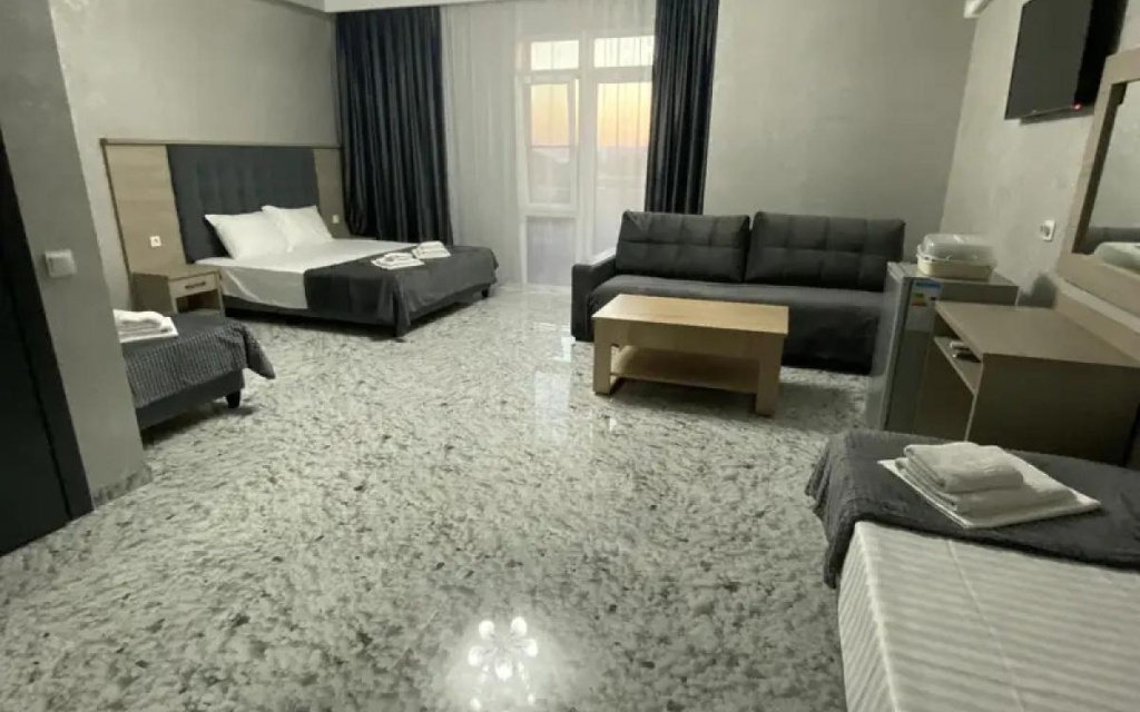 Номер в гостевом дом Альфа в Кабардинке 4-х местный.jpg