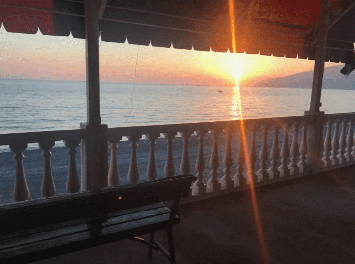 Отель Руслан в Гаграх вид с терасы.png